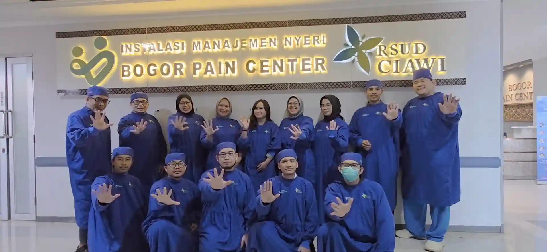 Tenaga medis Bogor Pain Center – RSUD Ciawi ikut ambil bagian dengan semangat yel-yel “Bulan Peduli Nyeri, NO PAIN!”